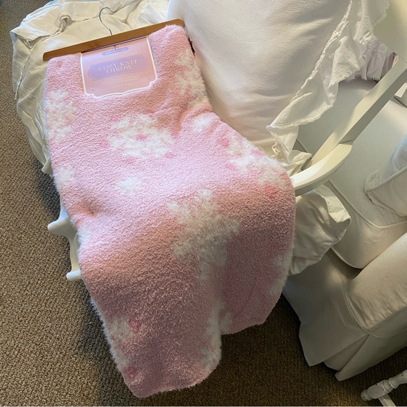 ❄️Cozy Pink with White Snowflake Christmas Blanket🌲 - Picture 3 of 9